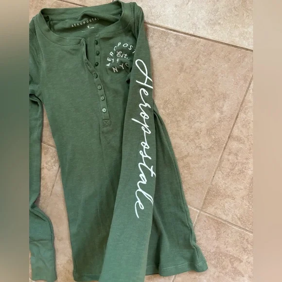 Aeropostale Green Fitted Button Down Shirt - Picture 4 of 4